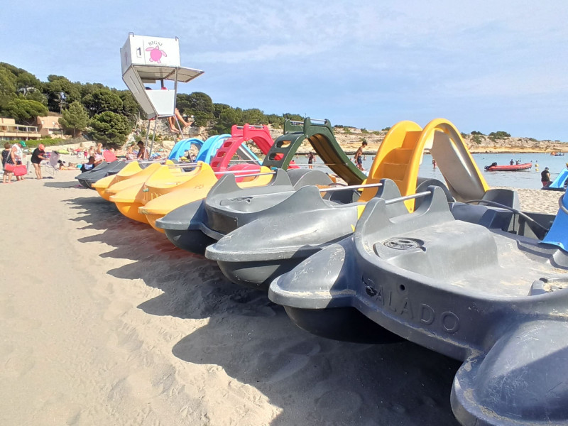 Pedal boat rental on the beach_Martigues