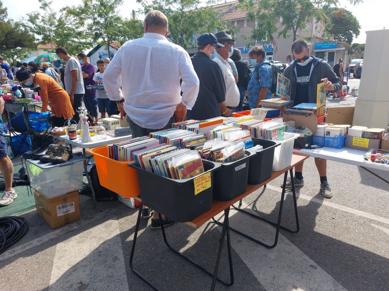 La Couronne flea market_Martigues - © Otmartigues, Victoria.G La Couronne flea market_Martigues