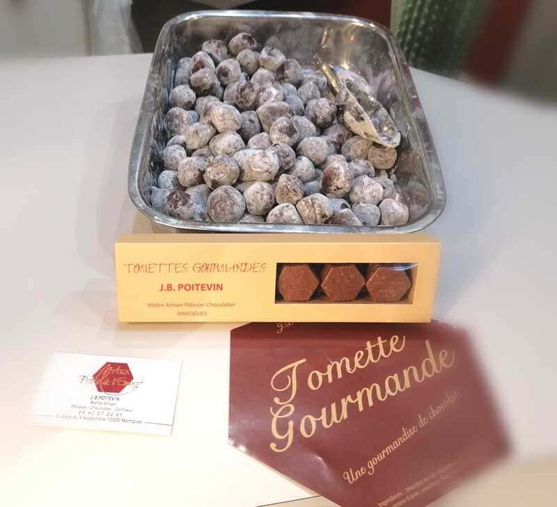 Der Chocolatier Les Perles de l'étang in Martigues und seine Gourmet-Tomette (Terrakottafliesen)