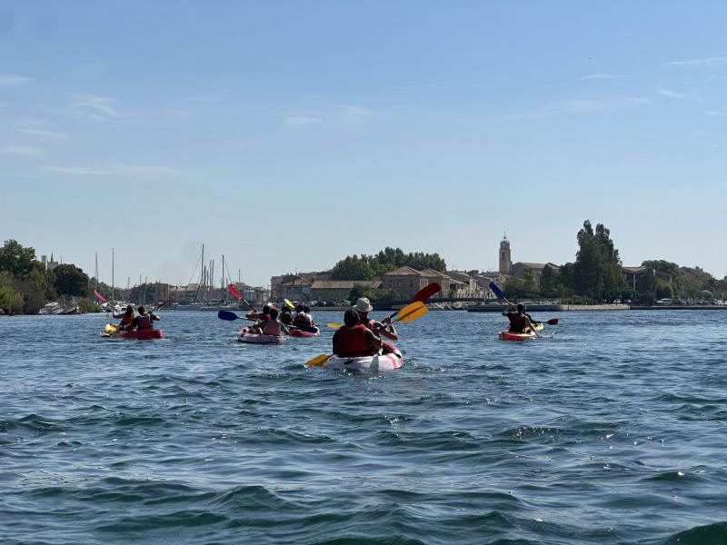 Au cœur des canaux en kayak à Martigues Au cœur des canaux en kayak à Martigues