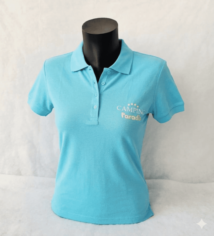 Women's polo shirt from the TV series Camping Paradis, filmed in Martigues - © Crédit photo : Otmartigues-MarianneB / Montage : IA Gemini Women's polo shirt with the logo of the TV series Camping Paradis. An original product from the exclusive range, available at the Martigues Tourist Office.