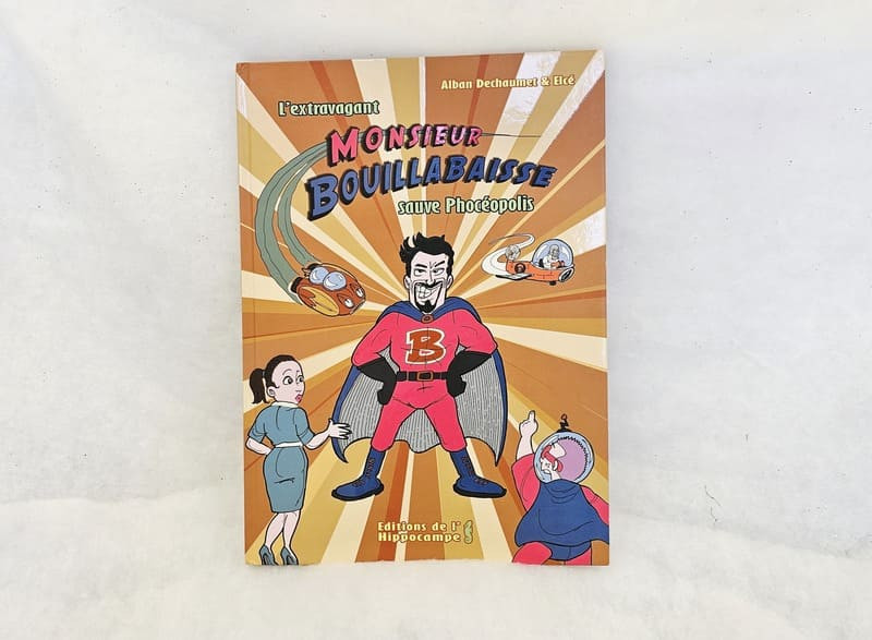 Bande dessinée édition l'hippocampe monsieur la bouillabaisse - © Otmartigues / MarianneB Bande dessinée de Monsieur bouillabaisse par édition l'hippocampe. Histoire sur la Côte Bleue en vente à l'Office de tourisme de Martigues.