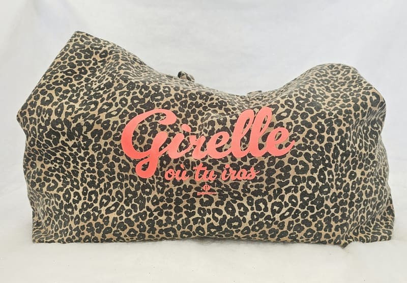 Tote bag created by the Galinettes brand, located near Martigues. A trendy leopard print bag that combines elegance and practicality. Exclusive product available at the Martigues Tourist Office.