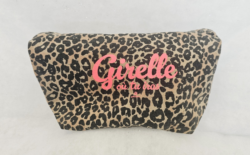 Leopard print toiletry bag with a humorous message from the Galinettes brand. An original creation available at the Martigues Tourist Office.
