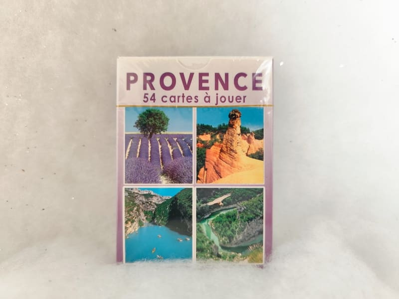 Traditionelles Kartenspiel mit Fotos von Sehenswürdigkeiten in der Provence (Region Provence-Alpes-Côte d’Azur). Erhältlich im Tourismusbüro von Martigues.
