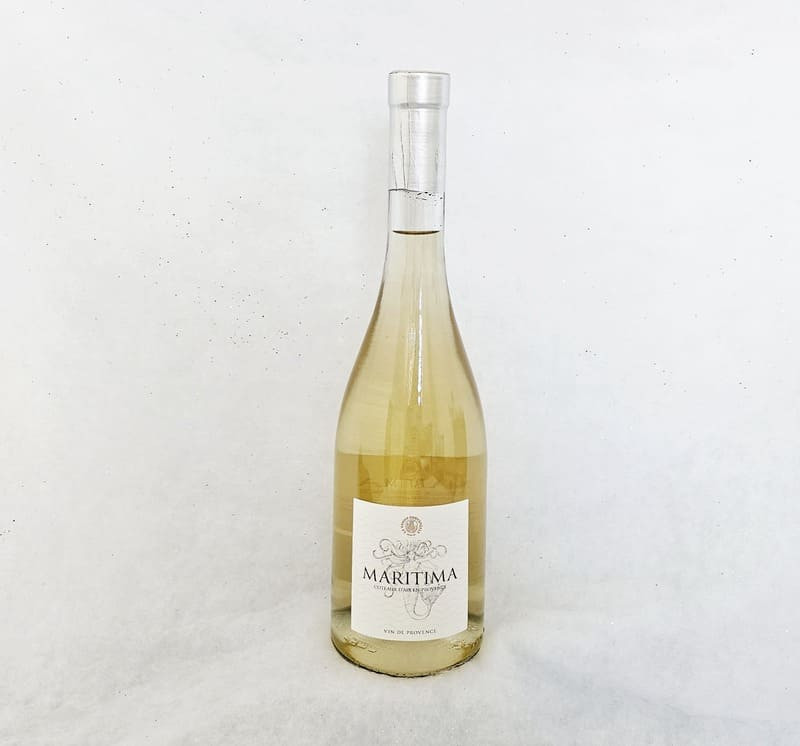 Vino blanco con Denominación de Origen Protegida (DOP), elaborado con uvas cosechadas en los viñedos de Martigues y producido localmente en la bodega cooperativa de Saint-Julien-les-Martigues. Un prod