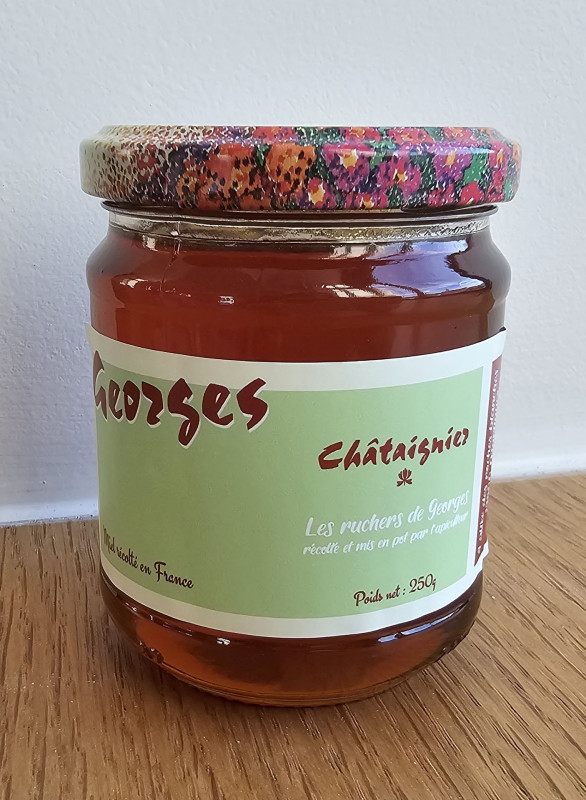 Pot de miel de 250g produit à Martigues par l'apiculteur Les Ruchers de Georges. Miel de châtaigniers en vente chaque automne à l'Office de Tourisme de Martigues
