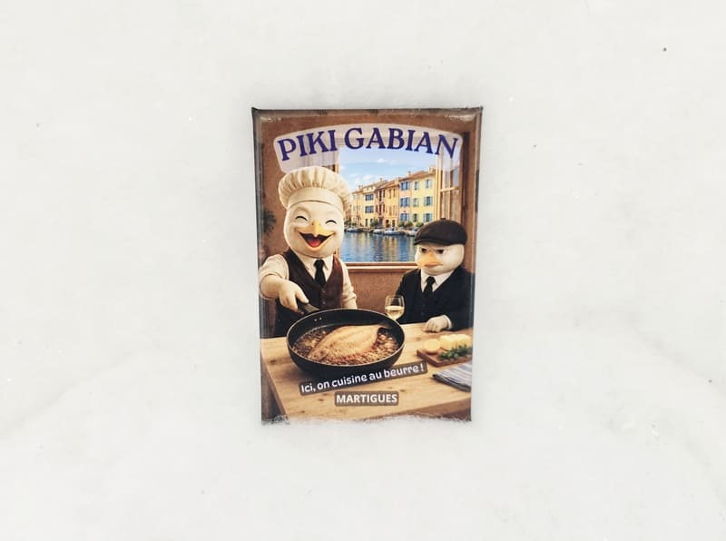 Magnet Piki Gabian - Souvenir Martigues - © Otmartigues / MarianneB Magnet souvenir Piki Gabian, personnage gabian cuisinier à Martigues - Office de Tourisme