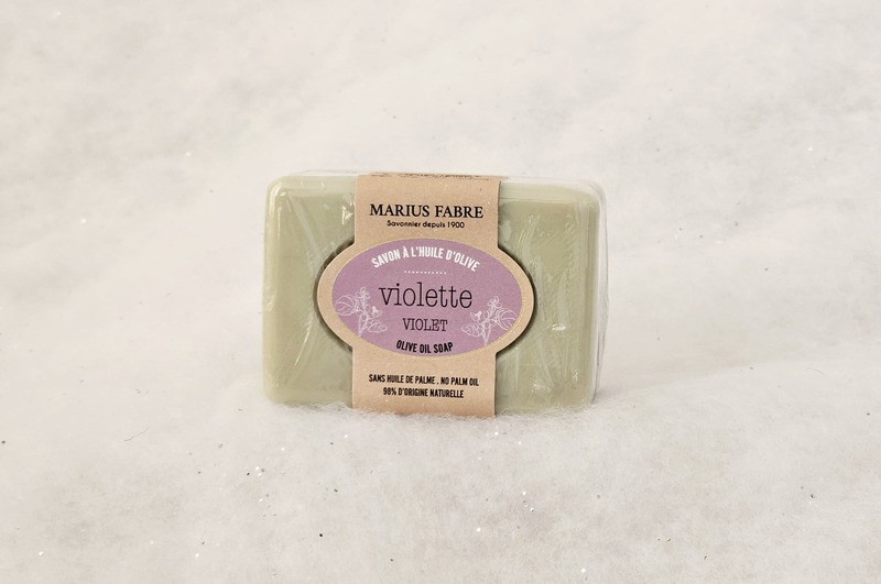 Jabón con aroma a violeta de Marius Fabre, disponible en la Oficina de Turismo de Martigues