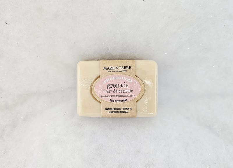 Marius Fabre - Savonnette 100 g au beurre de karité grenade fleur de cerisier Marius Fabre - Savonnette 100 g au beurre de karité grenade fleur de cerisier