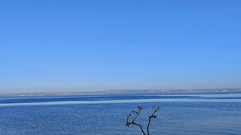 Paysage naturel de l'étang de Berre