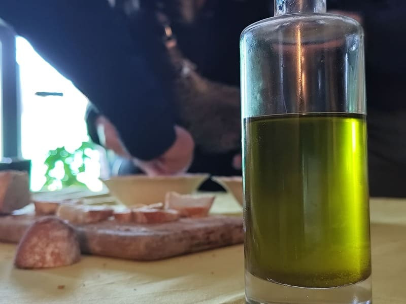 Tasting session at the end of the visit, comparing the olive oils produced on-site. A shared experience meeting an olive grower, organized by the Martigues Tourist Office.