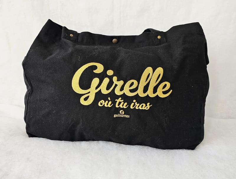 Bolso grande rosa con bordados