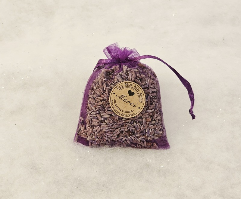 Un sobre de lavanda de Provenza, un pequeño detalle para llevar de sus vacaciones en Martigues, en el sur de Francia.