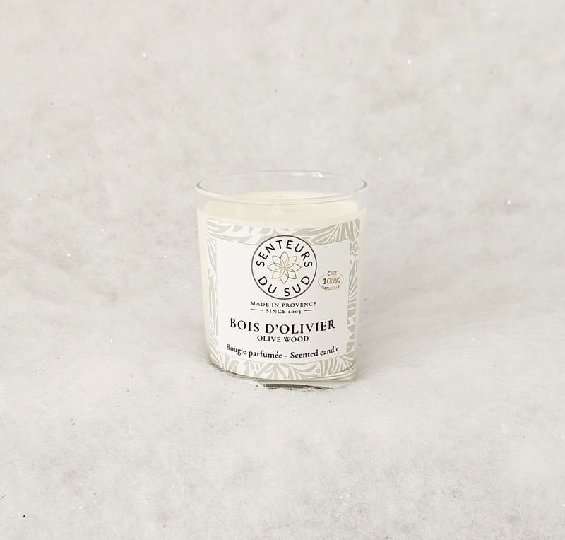 Vela perfumada de madera de olivo de Provenza, creada por Senteurs du Sud, cerca de Martigues. Disponible en la Oficina de Turismo de Martigues.