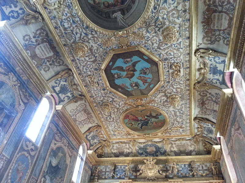 Sumptuous ceiling of the Chapel of the Annunciation, highlighting the frescoes restored over 20 years in Martigues - © Otmartigues / MyriamF