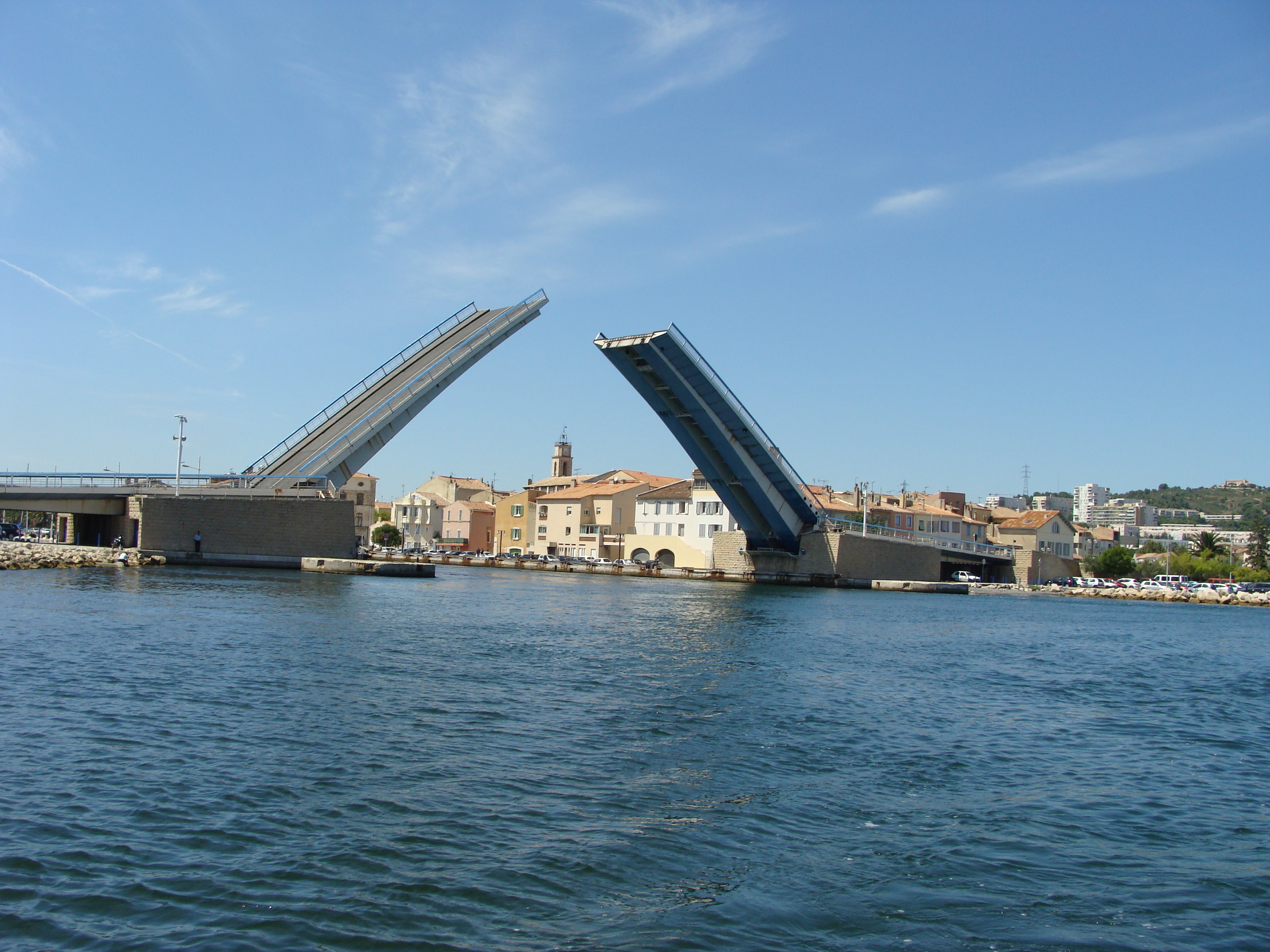  - © Otmartigues / SergeT