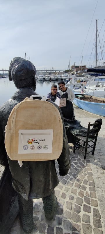 Visita el patrimonio de Martigues con el juego Mi Bolsa de Exploración. Explora la ciudad mientras te diviertes con pistas y objetos para resolverlas. - © Otmartigues / SergeT