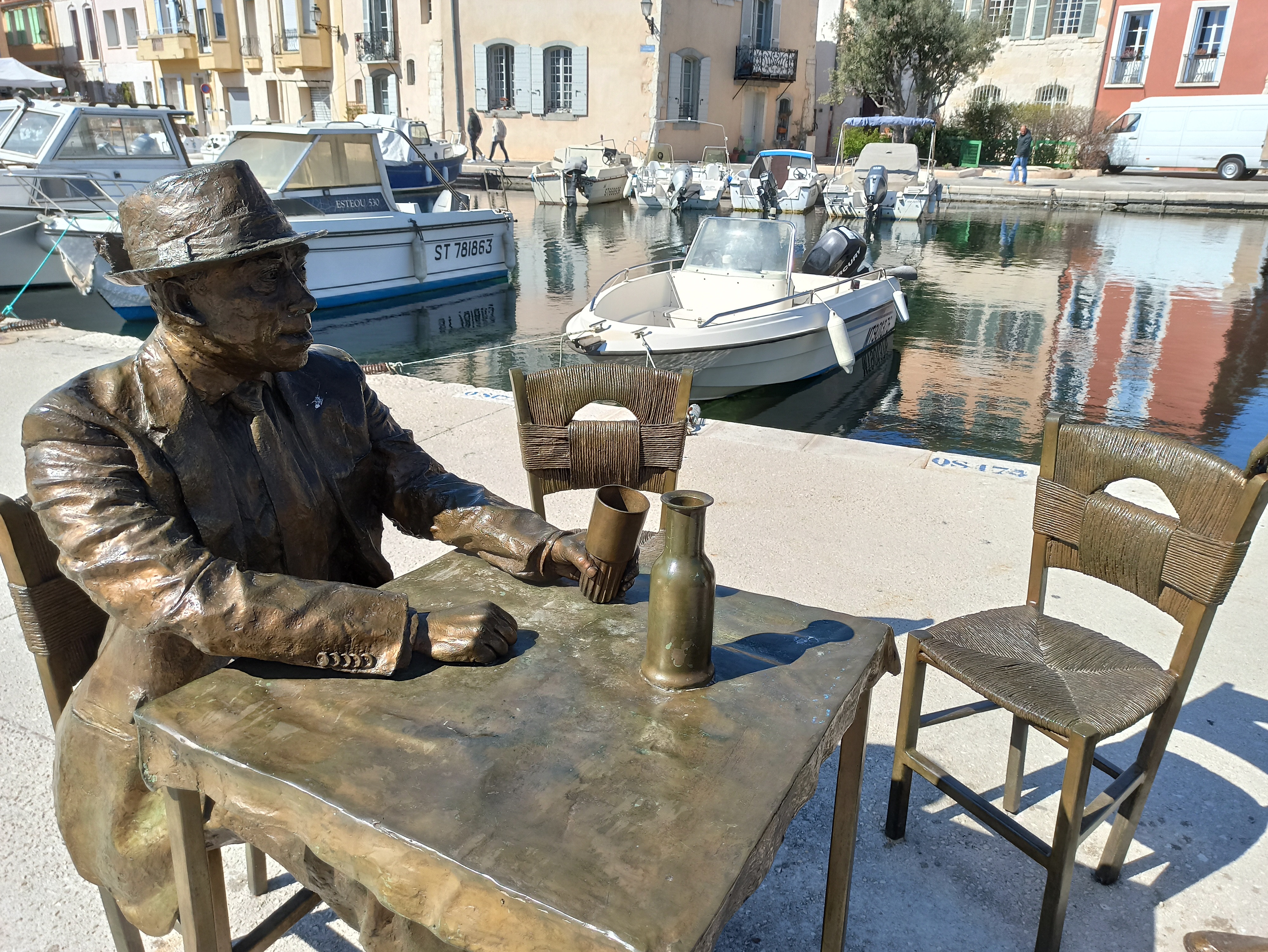 Statue des acteurs Bourvil et Fernandel, tournage à Martigues