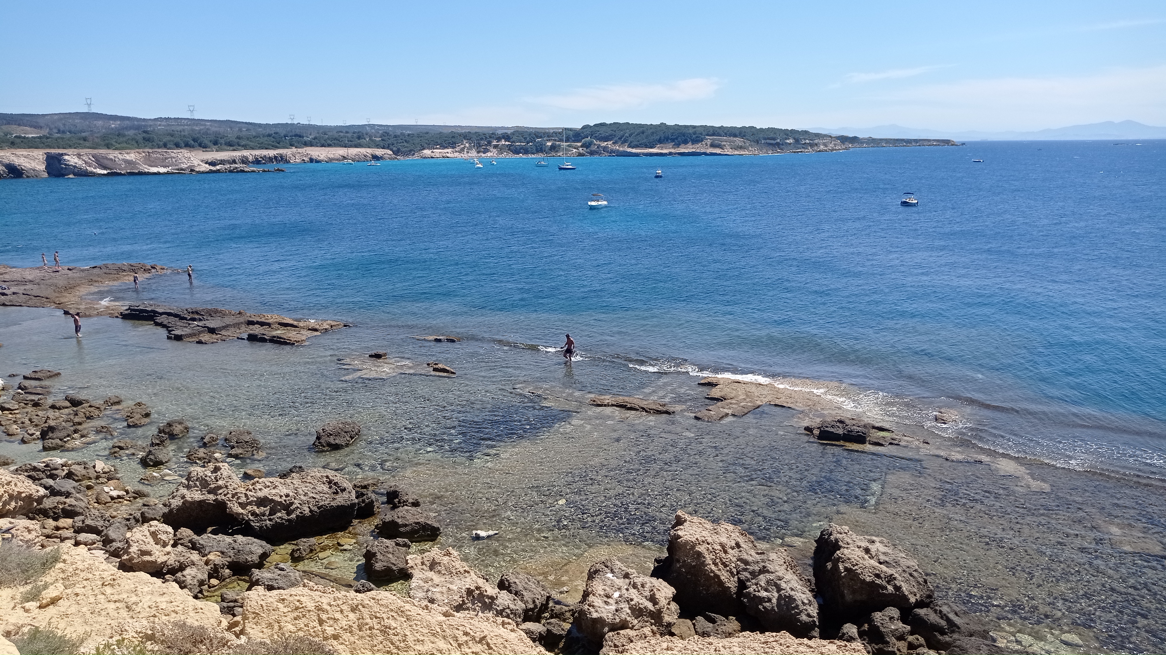 Sur le sentier des carrières de pierre de La Couronne - © Otmartigues / MyriamF