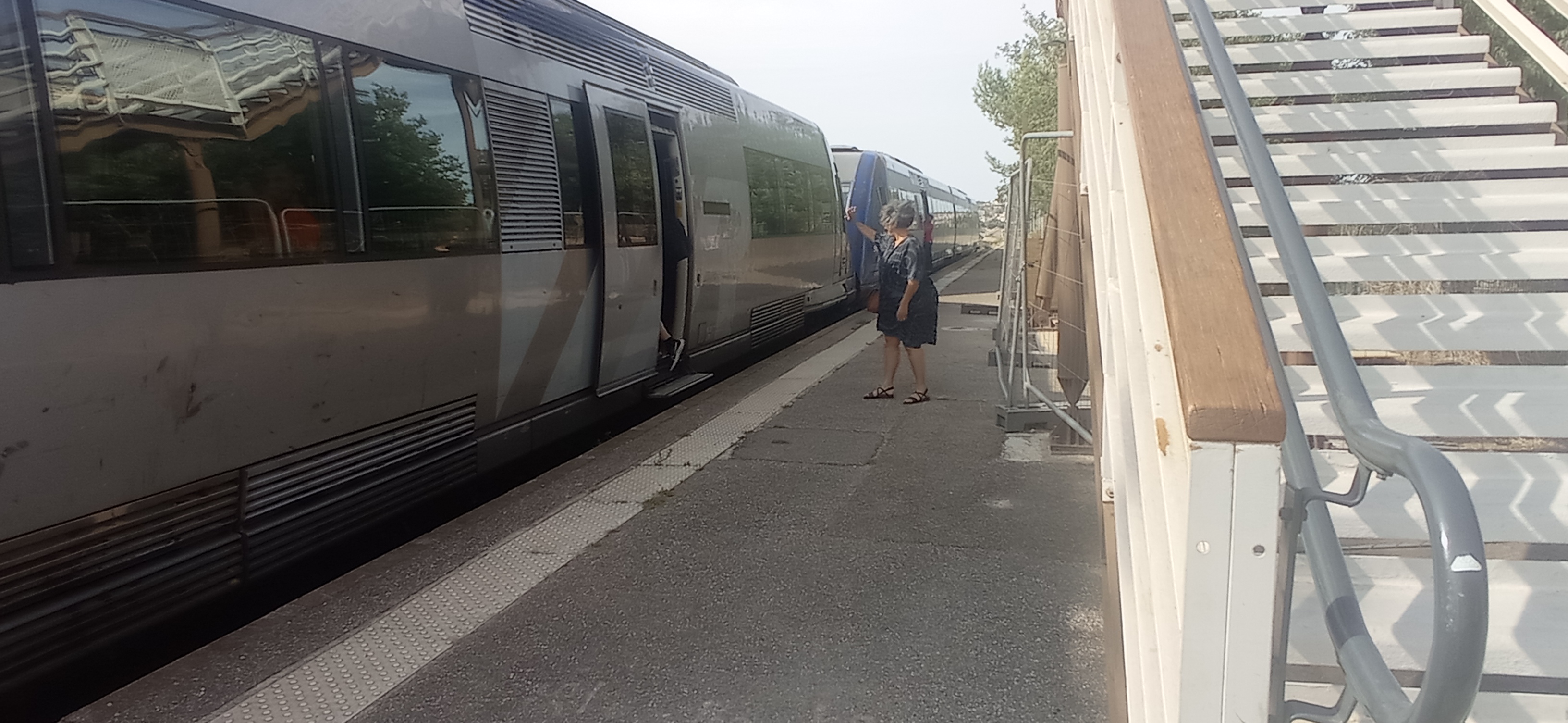Train de la Côte Bleue vers Marseille au départ de Martigues - © Otmartigues / MyriamF