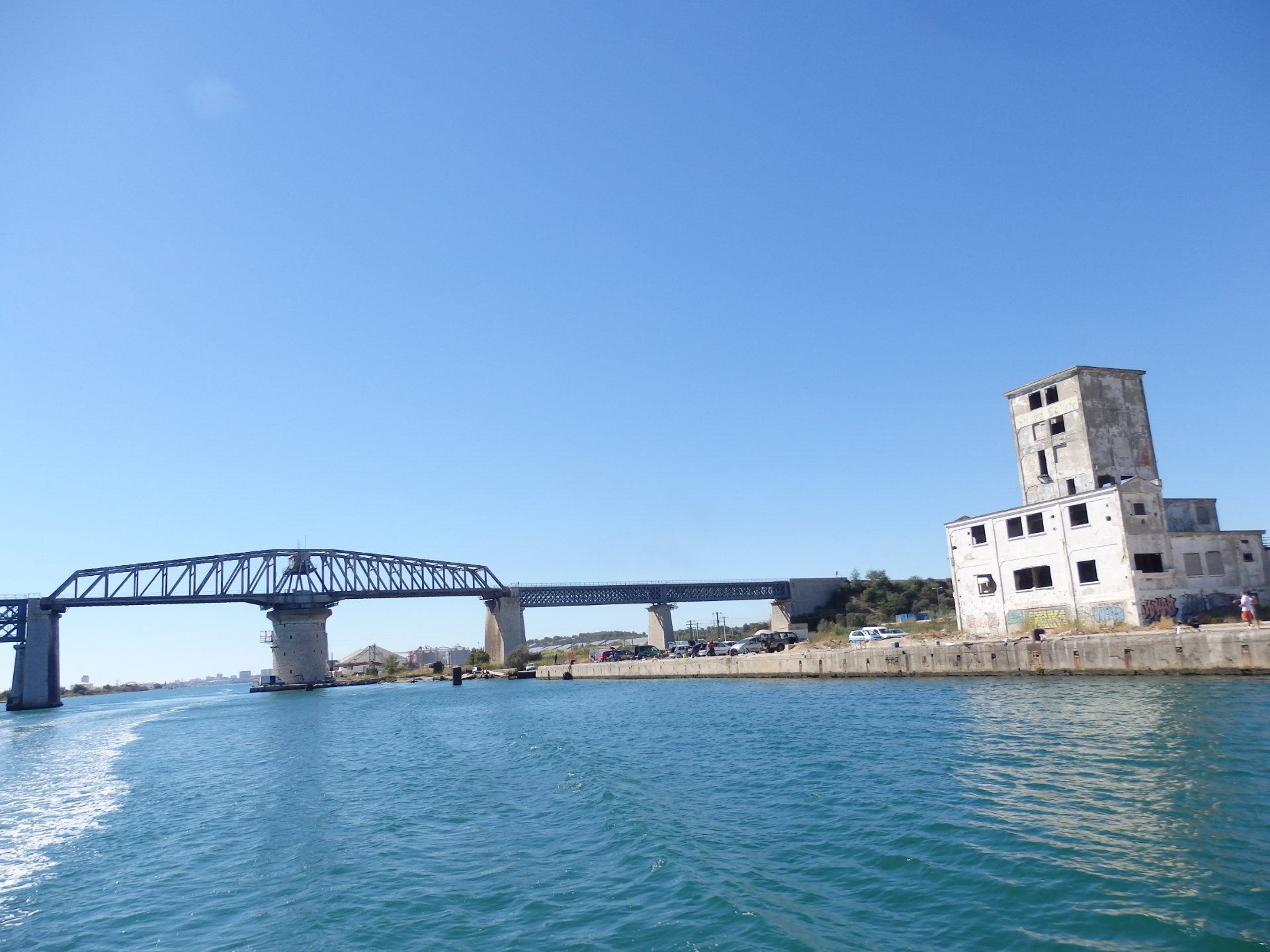 Ungezieferfabrik in Martigues - © Otmartigues / KarimK