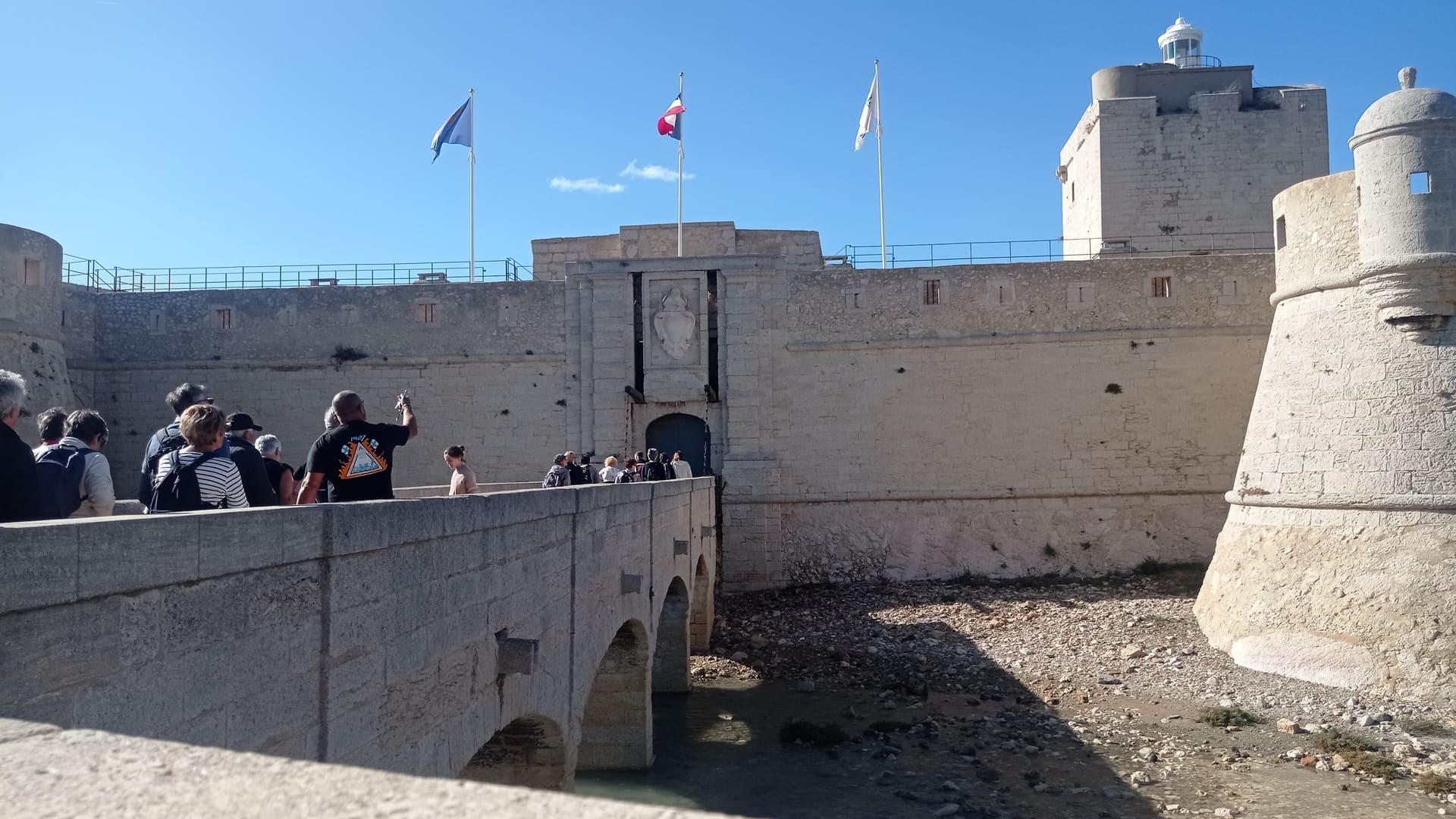 Guided tour of Fort de Bouc in Martigues, a historic seaside site offering unique panoramic views. - © Otmartigues / MyriamF